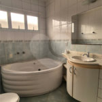 Casa para alugar com 3 quartos, sendo 1 suíte, no condomínio Recanto dos Paturis, Vinhedo - SP