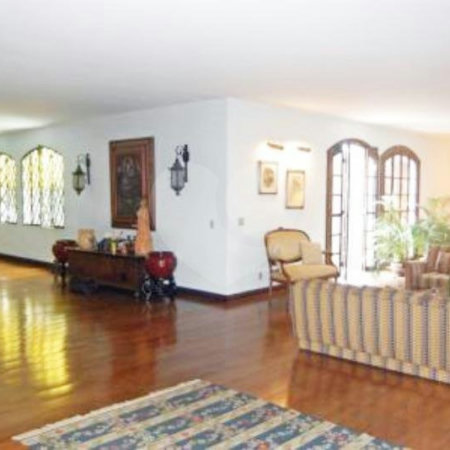 Casa à venda com 5 quartos, sendo 4 suítes, em Alto da Boa Vista, São Paulo, SP