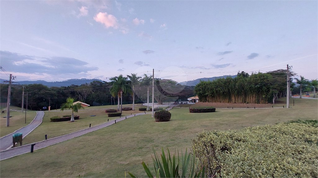 Casa para alugar com 5 quartos, sendo 1 suíte, no condomínio Figueira Garden, Atibaia - SP