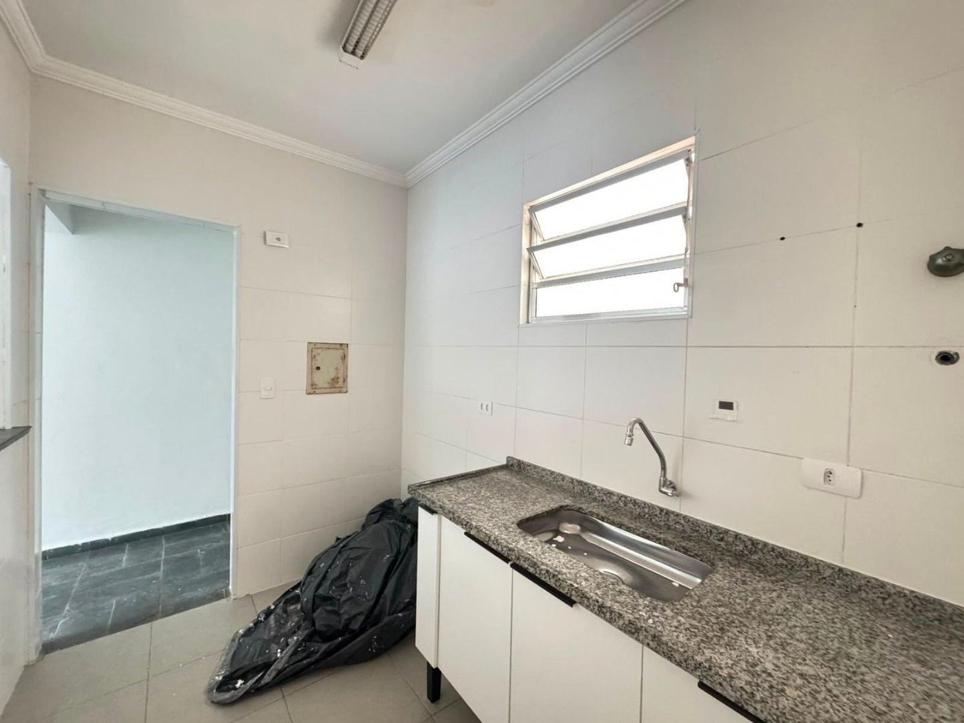 Apartamento com 2 dormitórios à venda, 70 m² por R$ 300.000,00 - Jardim Três Marias - Guarujá/SP