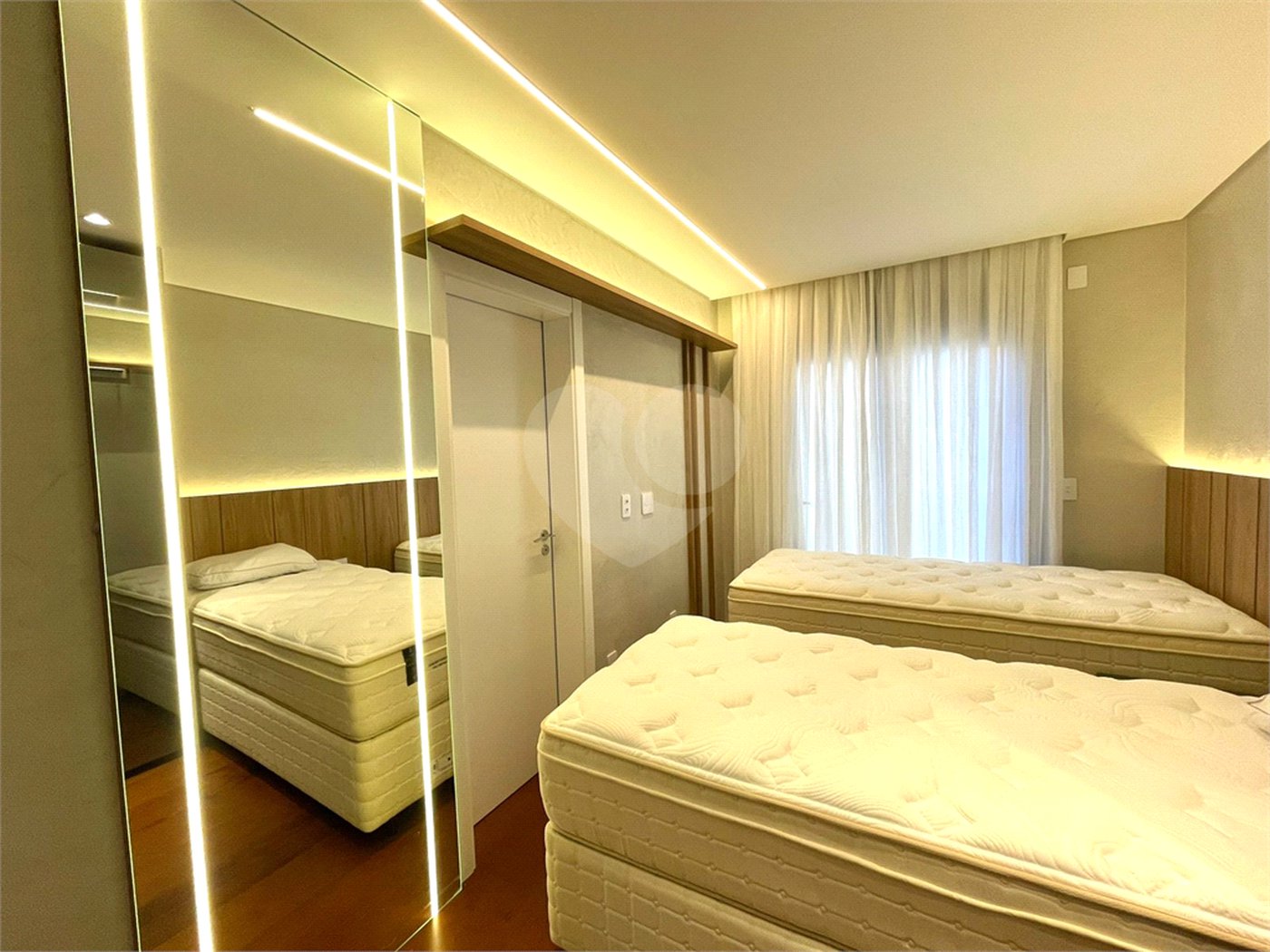 Apartamento à venda com 3 suítes em Jurerê, Florianópolis, SC