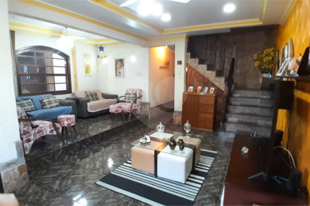 Casa à venda com 4 quartos, sendo 1 suíte, em Bangu, Rio de Janeiro, RJ