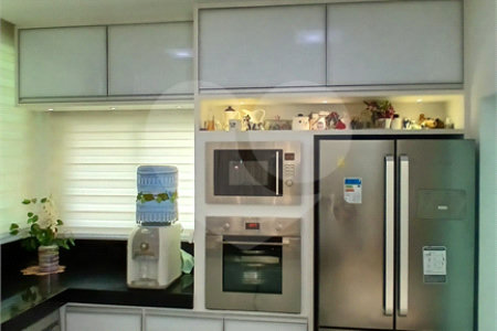 Casa à venda com 3 suítes no condomínio Figueira Garden, Atibaia - SP