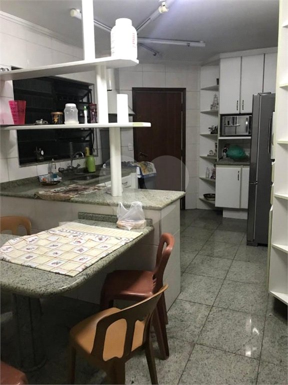 Sobrado à venda com 4 suítes em Vila Irmãos Arnoni, São Paulo, SP