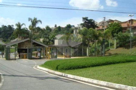Casa à venda com 3 quartos, sendo 1 suíte, no condomínio Residencial Delle Stelle, Louveira - SP