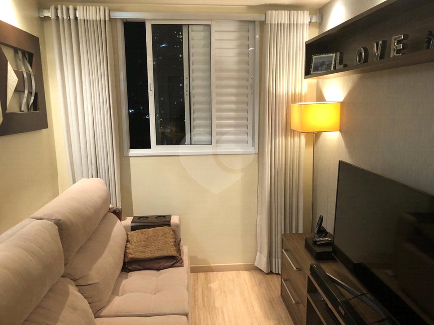 Apartamento de 70m2 com 3 dorms, 2 banheiros, 1 suíte, 1 vaga. Estuda permuta.