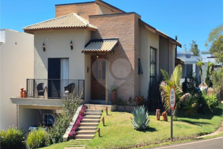 Casa à venda com 4 quartos, sendo 2 suítes,  no condomínio Riviera de Santa Cristina XIII, Paranapanema - SP