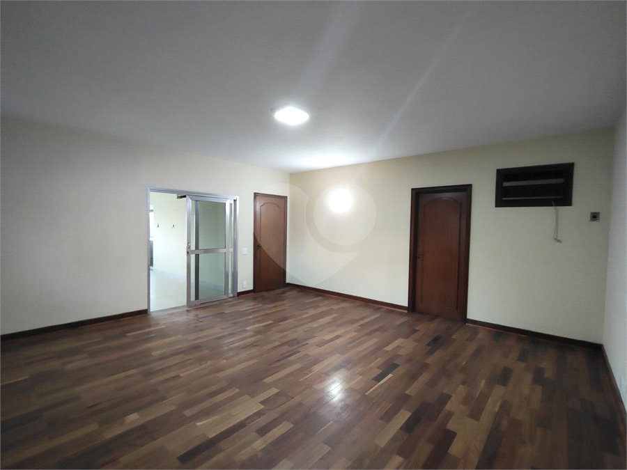 Casa à venda ou para alugar com 5 quartos, sendo 3 suítes, em Vila Maria, Itapetininga, SP