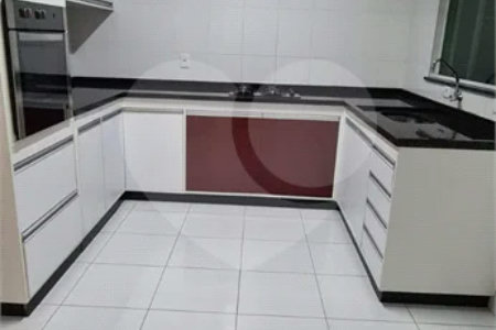 Casa à venda com 3 quartos, sendo 1 suíte, no condomínio Alvorada Parque Vitória, São Paulo - SP
