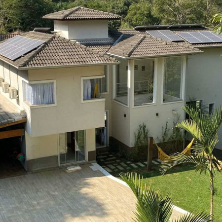 Magnífica Casa Contemporânea na Fazendinha - 4dorms | 3 Suites | Gourmet, piscina, lareira, hóspedes, escritório! Muito Verde e Tranquilidade em um dos melhores condominios da Região .