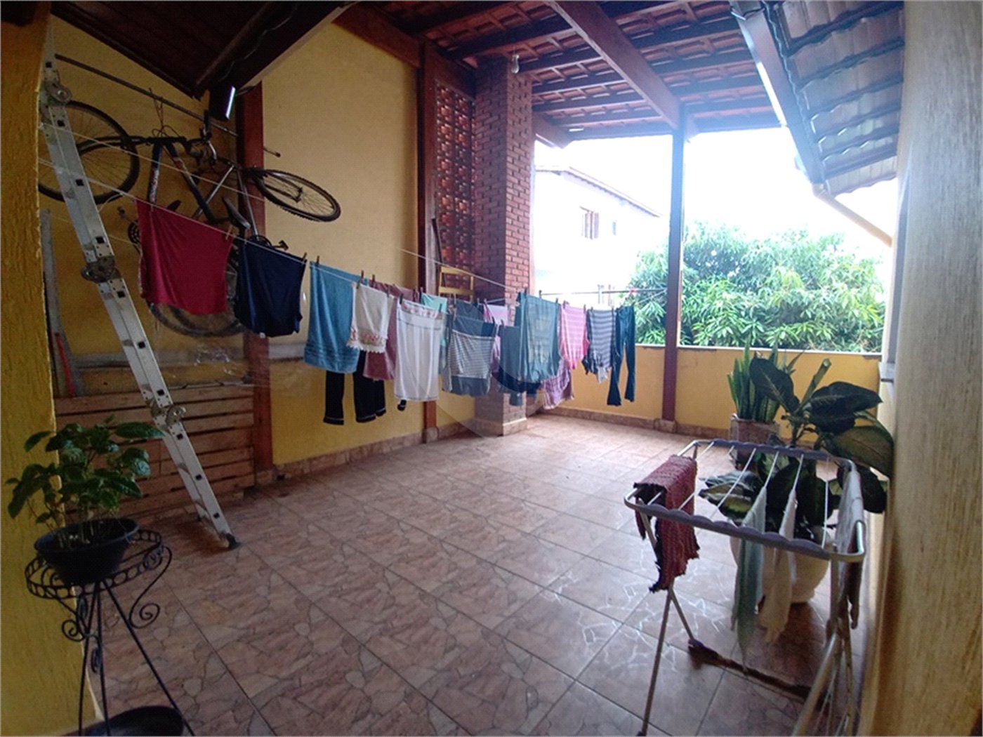 Sobrado à venda com 4 quartos, sendo 1 suíte, em Tremembé, São Paulo, SP