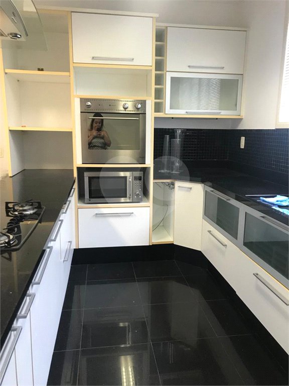 Casa à venda com 5 quartos, sendo 3 suítes, no condomínio Mansões da Prata, Rio de Janeiro - RJ