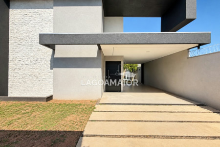 Casa à venda ou para alugar com 4 quartos, sendo 2 suítes, no Centro, Três Lagoas - MS