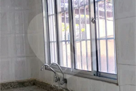 Casa à venda na Vila Galvão, com 210 m²