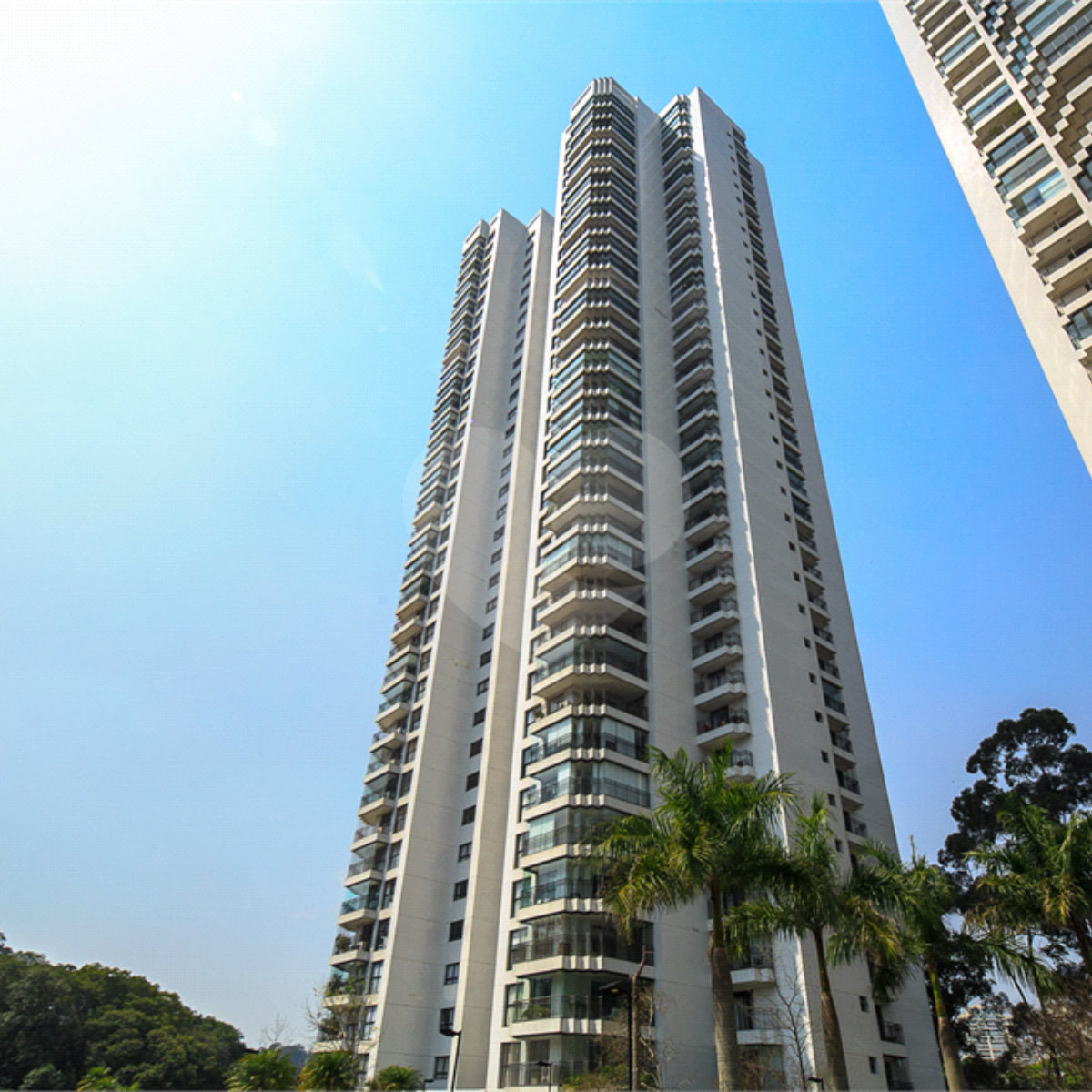 Apartamento à venda com 4 suítes em Jardim Marajoara, São Paulo, SP