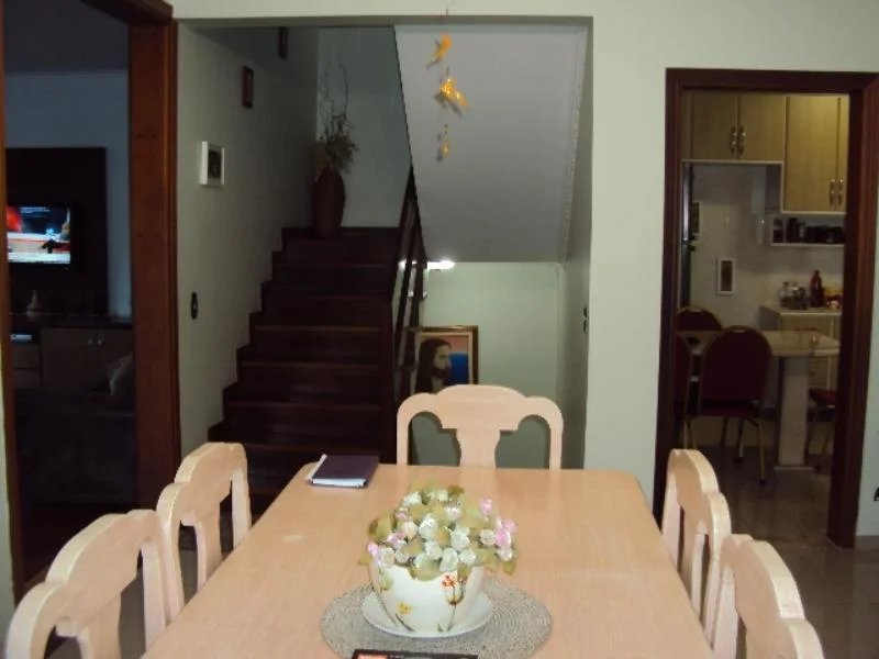 Sobrado à venda com 4 quartos, sendo 2 suítes, em Jardim Peri Peri, São Paulo, SP