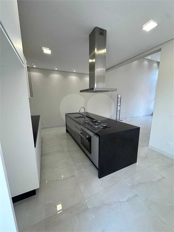 Casa à venda com 3 suítes no condomínio Condomíno Helena Maria, Sorocaba - SP