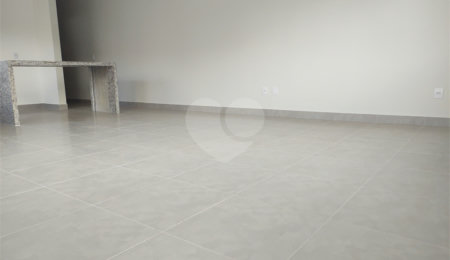 Casa Térrea à venda com 3 suítes em Jardim do Lago, Atibaia, SP