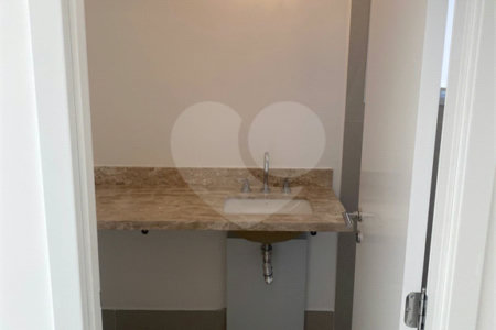 Apartamento à venda com 2 suítes em Santo Amaro, São Paulo, SP
