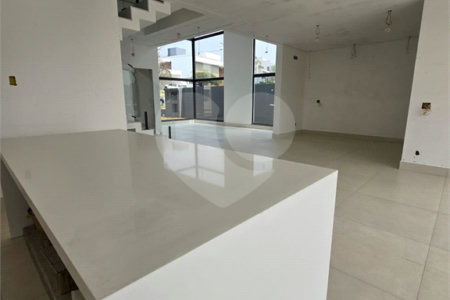Casa à venda com 4 quartos, sendo 3 suítes, no condomínio Alphaville Nova Esplanada 4, Votorantim - SP
