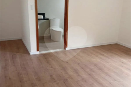 Sobrado à venda com 3 quartos, sendo 2 suítes,  em Vila Homero Thon, Santo André, SP