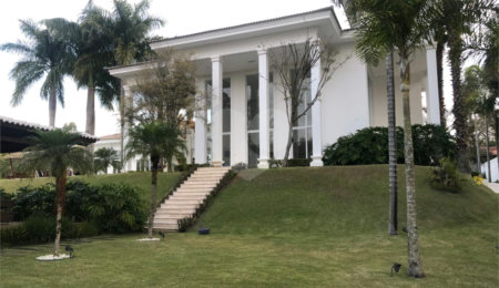 Casa à venda com 9 suítes no condomínio Horto Ivan, Atibaia - SP
