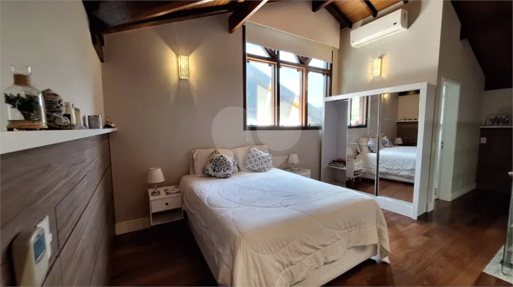 Casa à venda com 5 quartos, sendo 2 suítes,  no condomínio Floradas da Serra, São Paulo - SP