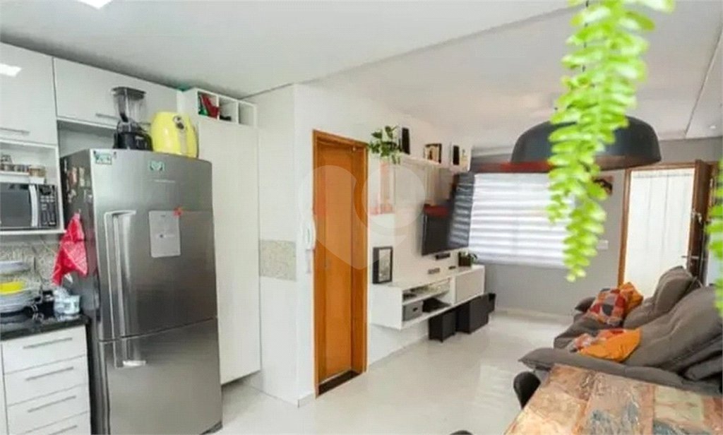 Casa à venda com 3 quartos, sendo 2 suítes, no condomínio Residencial Erika, São Paulo - SP