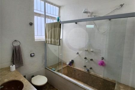 Sobrado à venda com 4 quartos, sendo 2 suítes, em Jardim Leonor, São Paulo, SP