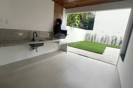 Casa à venda com 3 suítes no condomínio Village Itaguaçu, Atibaia - SP