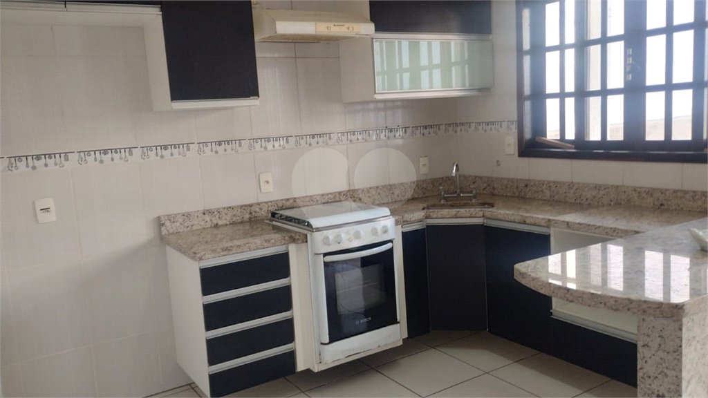 Sobrado à venda com 4 quartos, sendo 2 suítes,  em Vila Oliveira, Mogi das Cruzes, SP