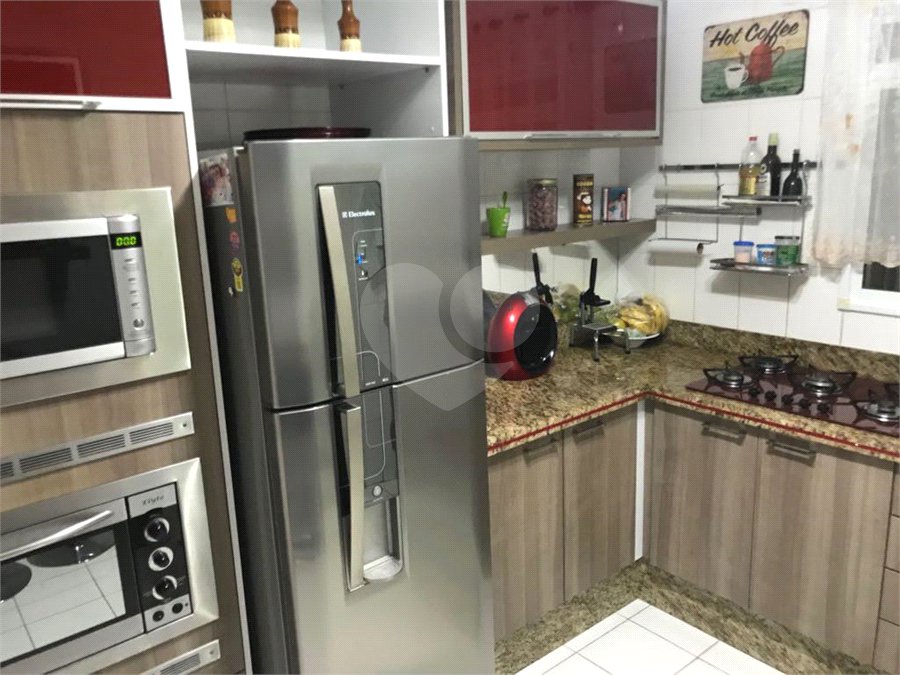 Casa à venda com 4 quartos, sendo 3 suítes,  no condomínio Villa das Flores, Mogi das Cruzes - SP