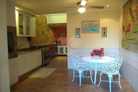Casa à venda com 4 quartos, sendo 2 suítes, no condomínio Osato, Atibaia - SP
