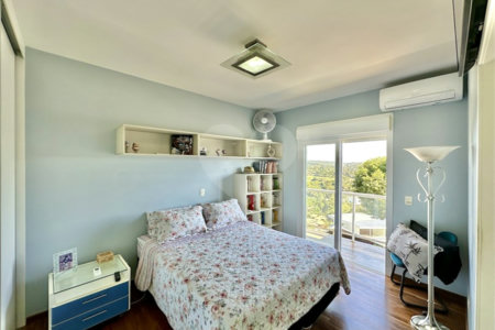 Casa à venda com 3 suítes no condomínio Golf Village, Carapicuíba - SP