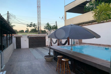 Casa à venda com 4 quartos, sendo 2 suítes,  em Santana, Itaguaí, RJ