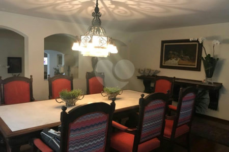 Casa à venda com 5 quartos, sendo 2 suítes,  em Jardim Everest, São Paulo, SP