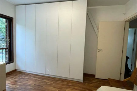 Casa à venda com 4 quartos, sendo 1 suíte,  em Vila Morumbi, São Paulo, SP