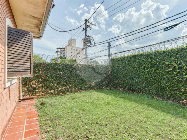 Casa Térrea à venda com 4 quartos, sendo 1 suíte,  em Jardim Prudência, São Paulo, SP