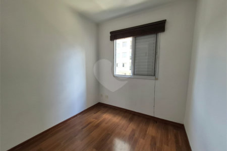 Apartamento à venda com 2 quartos em Vila Anastácio, São Paulo, SP