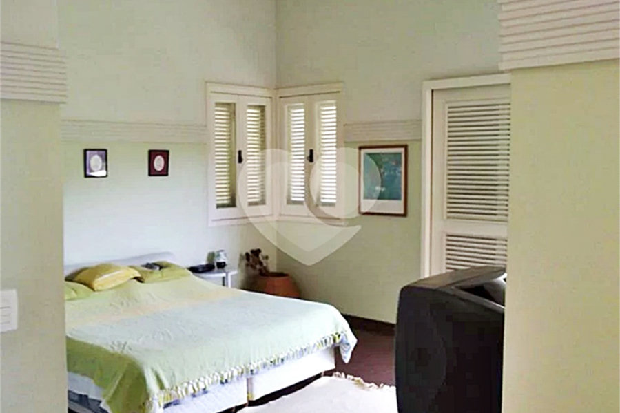 Sobrado à venda com 4 quartos, sendo 3 suítes, em Tremembé, São Paulo, SP