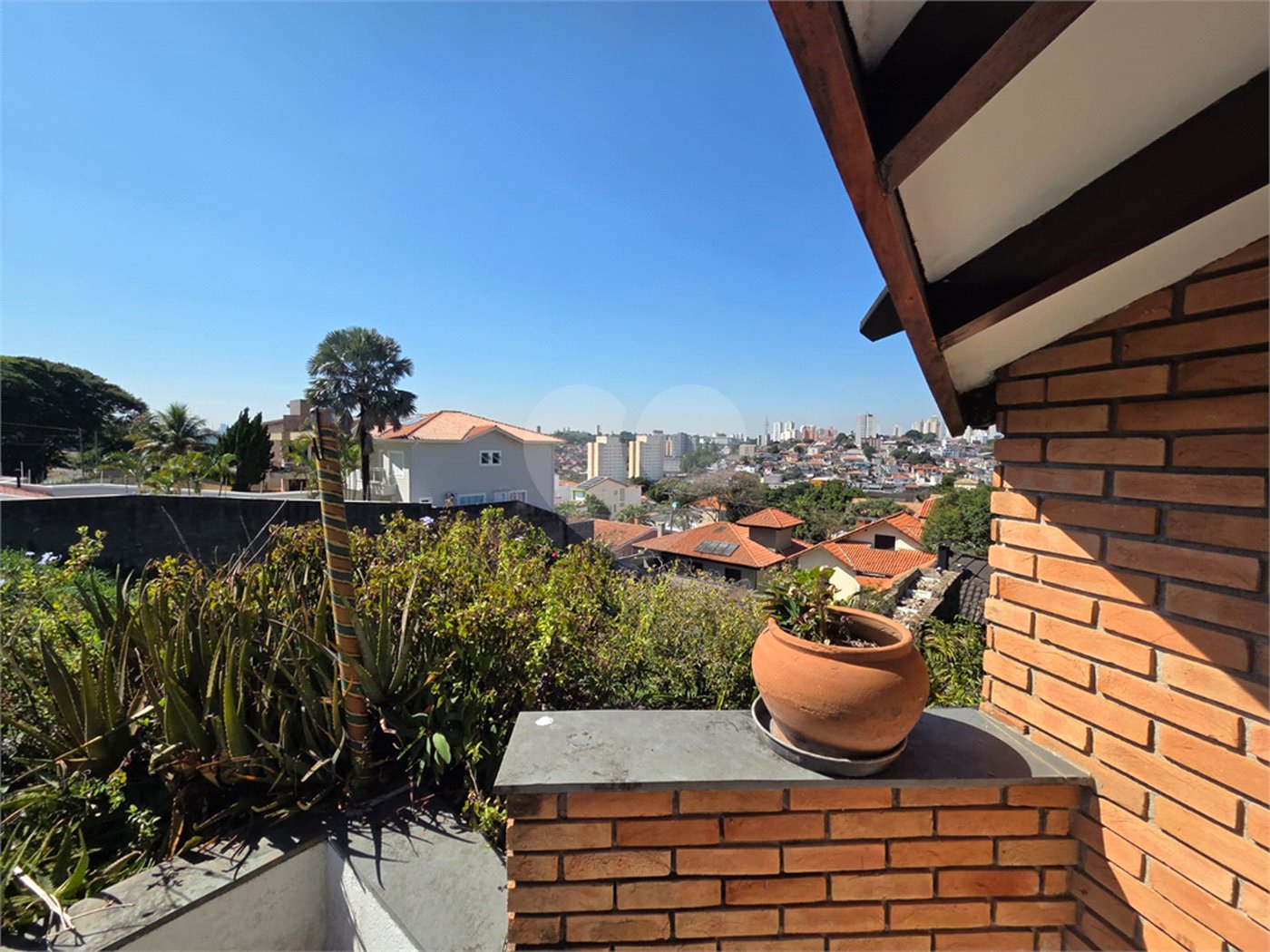 Casa à venda com 4 quartos, sendo 2 suítes, em Cidade São Francisco, São Paulo, SP