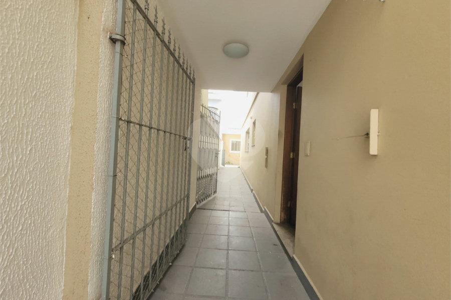 Casa à venda com 3 quartos, sendo 1 suíte, em Parque Maria Domitila, São Paulo, SP