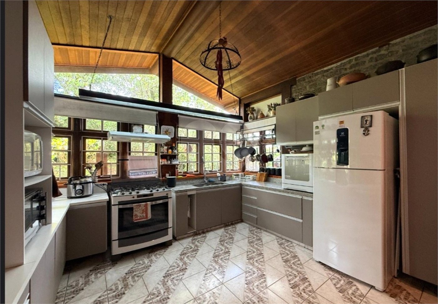 Casa à venda com 4 suítes em Vila Natal, Campos do Jordão, SP