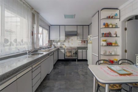 Casa à venda com 4 quartos, sendo 3 suítes, em Vila Sônia, São Paulo, SP