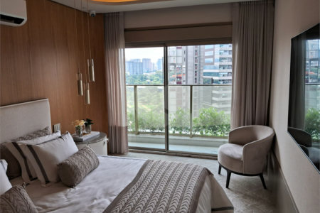 Apartamento à venda com 3 suítes em Moema, São Paulo, SP
