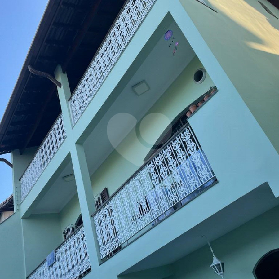 Casa magnifica com 03 dormitórios e vaga para 04 autos.