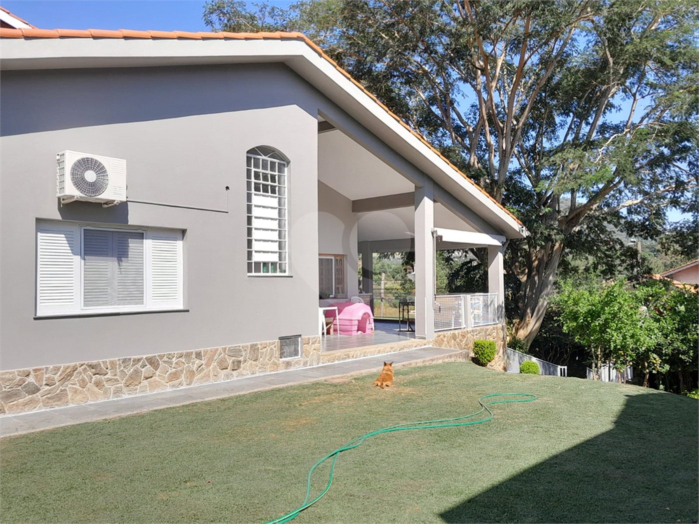 Casa à venda com 3 quartos, sendo 1 suíte, no condomínio Parque Arco Íris, Atibaia - SP