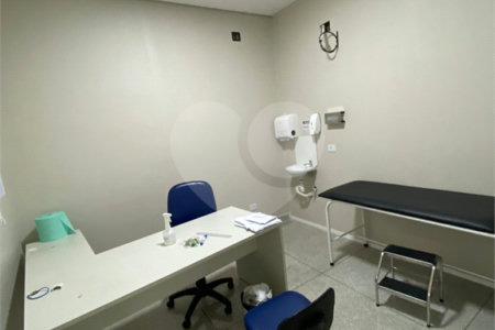 Salão para alugar em Vila Romanópolis, Ferraz de Vasconcelos, SP