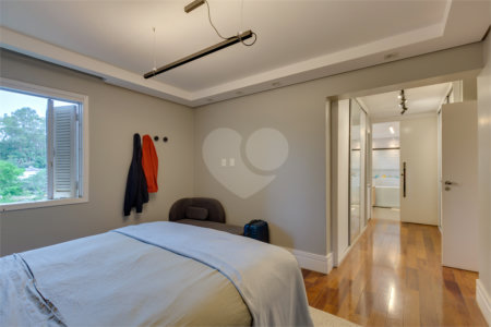 Casa Térrea à venda com 4 suítes em Jardim Marajoara, São Paulo, SP