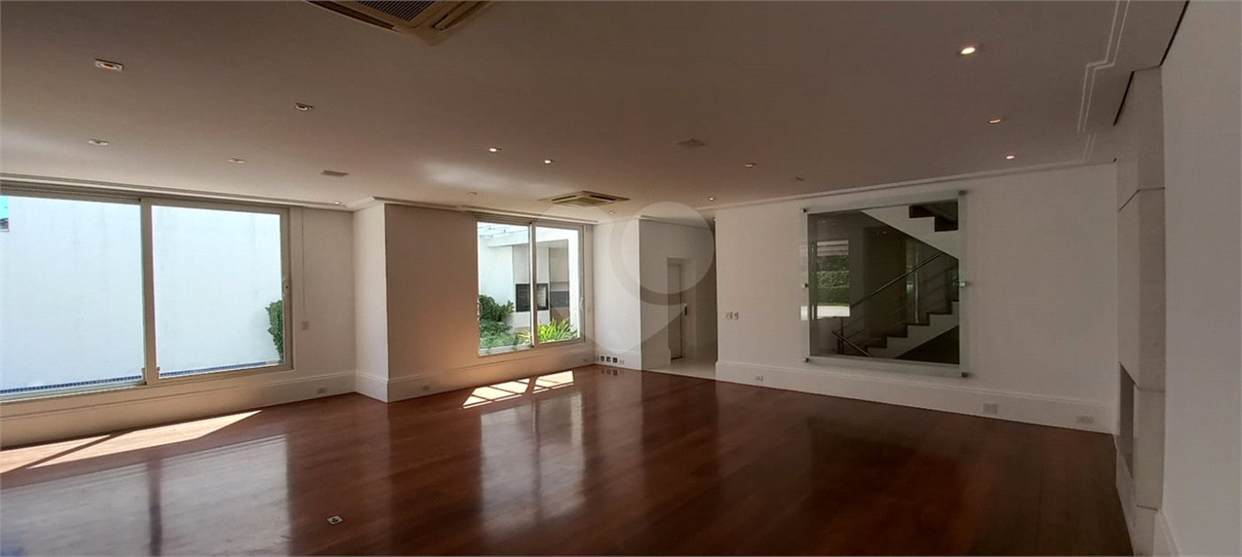 Sobrado à venda ou para alugar com 7 quartos, sendo 4 suítes,  em Cidade Jardim, São Paulo, SP